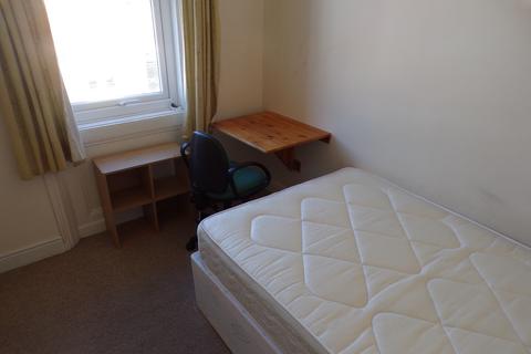 3 bedroom flat to rent, Hotspur Street, Newcastle upon Tyne NE6