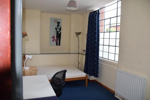 5 bedroom flat to rent, Russell Street, Nottingham NG7