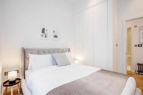 2 bedroom serviced apartment to rent, Newman Street, London W1T