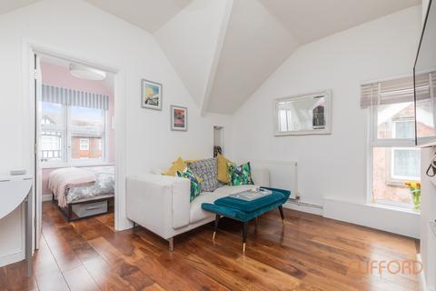2 bedroom flat to rent, Old Shoreham Road, Hove BN3
