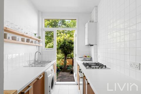 15 Annsworthy Crescent, London, SE25 6TF