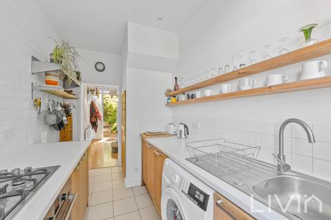 15 Annsworthy Crescent, London, SE25 6TF