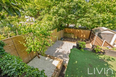 15 Annsworthy Crescent, London, SE25 6TF