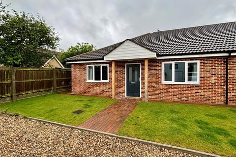 2 bedroom bungalow to rent, Keepers Close, Red Lodge, Bury St. Edmunds, Suffolk, IP28