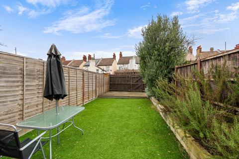 11 Bartlett Road, Gravesend, DA11 7LU
