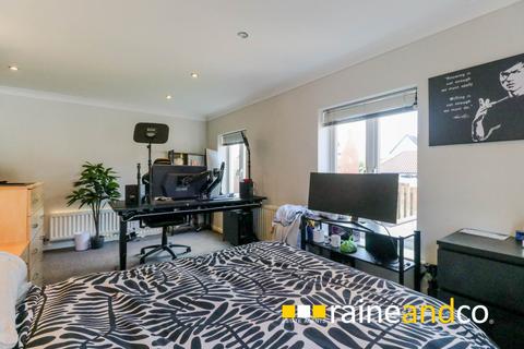 2 bedroom flat for sale, Mosquito Way, Hatfield