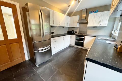 3 bedroom terraced house to rent, Ayrton Crescent, Bingley, West Yorkshire, BD16