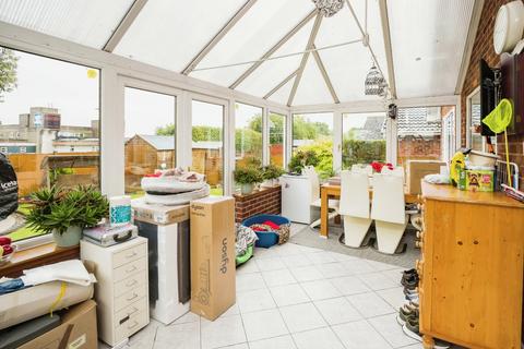 13 Snowdon Avenue, Bryn Y Baal, Mold, CH7 6SZ