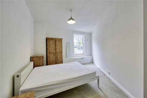 4 bedroom apartment to rent, Merton Road, SW18