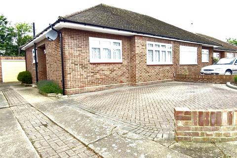 2 bedroom bungalow to rent, Hunter Drive, Hornchurch, RM12