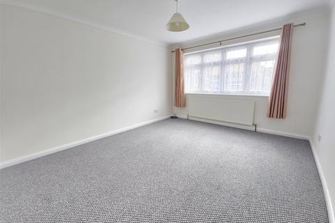 2 bedroom bungalow to rent, Hunter Drive, Hornchurch, RM12