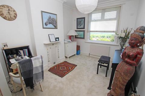 3 bedroom end of terrace house for sale, Hurst Road, Eastbourne, BN21 2PW