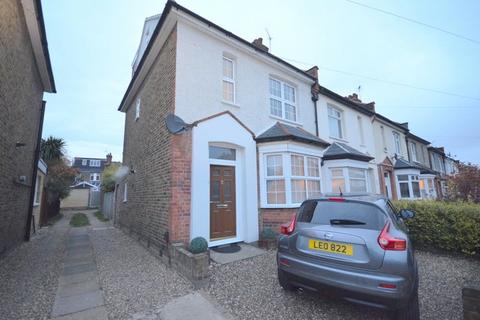 2 bedroom maisonette to rent, St. Lawrence Road, Upminster, Essex, RM14