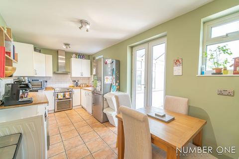 15 Crossway, Rogiet, Caldicot, NP26 3SH