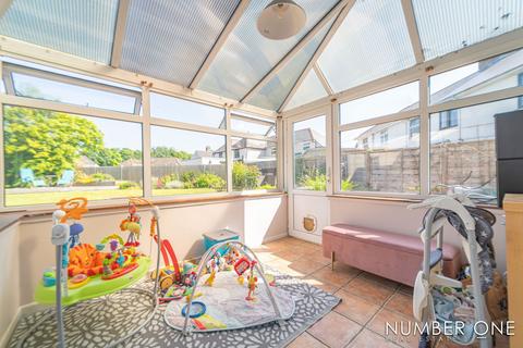 15 Crossway, Rogiet, Caldicot, NP26 3SH