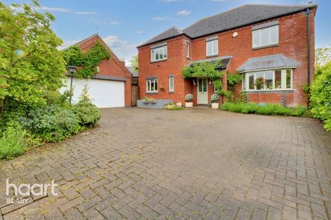4 bedroom detached house for sale, The Green, Leicester