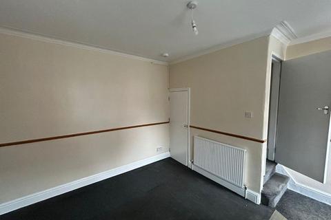 2 bedroom terraced house to rent, Recreation Place, Holbeck