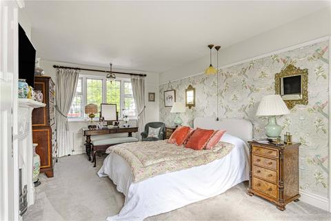 68 Bromley Common, Bromley, BR2 9PF