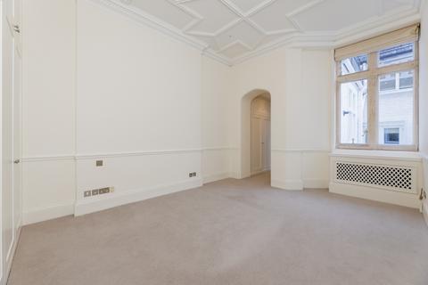 2 bedroom ground floor flat for sale, Lennox Gardens Chelsea London