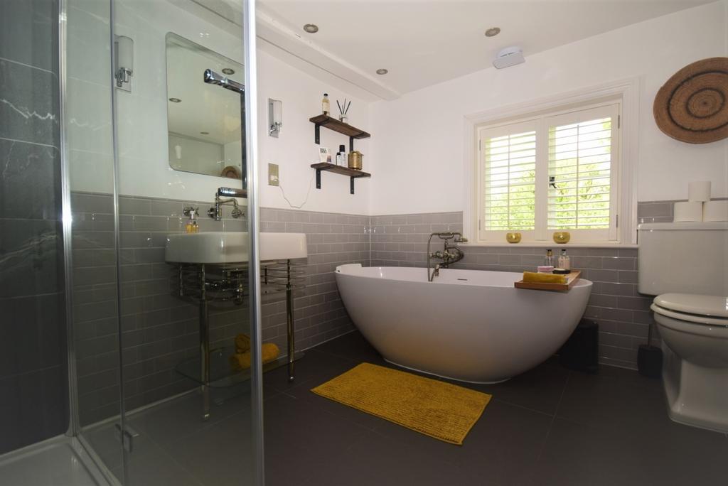 Thorn house bathroom