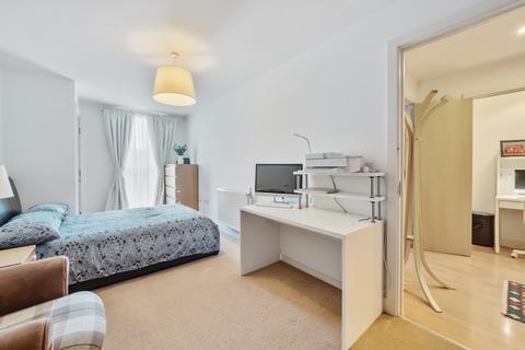 2 bedroom apartment for sale, Duke Court, Pontes Avenue, Hounslow, TW3