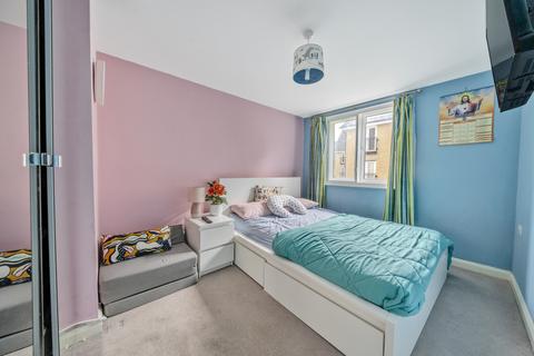 2 bedroom flat for sale, Mansion Court, Fusiliers Way, London, TW4