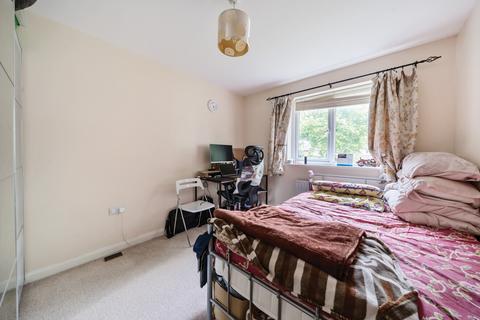 2 bedroom flat for sale, Jackson Close, Langley, Slough, SL3