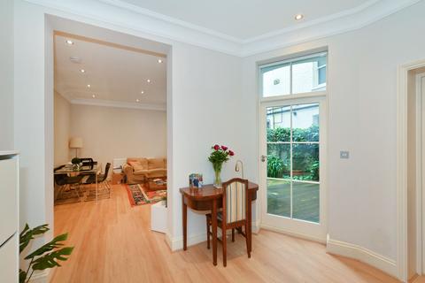 3 bedroom apartment to rent, Earl's Court Square, SW5
