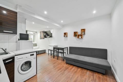 Studio to rent, Eversholt Street, Mornington Crescent, London, NW1