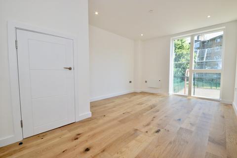 3 bedroom terraced house to rent, Thomas Hardy Mews, London SW16