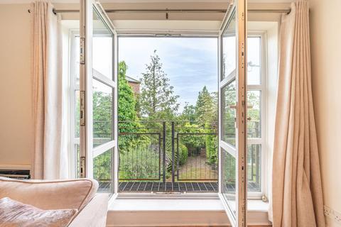 3 bedroom flat for sale, Westbere Road, West Hampstead, London, NW2