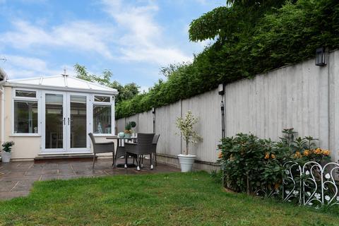 26 Pear Tree Road, Ashford, TW15 1PW