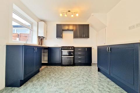 3 bedroom terraced house to rent, Naseby Walk, Whitefield, M45