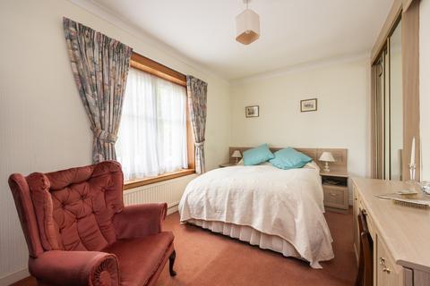 28 Drum Brae North, Edinburgh, EH4 8AZ