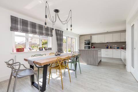 3 Blackadder Drive, Balerno, EH14 5FB