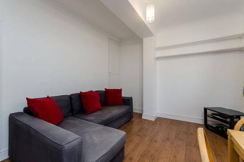 2 bedroom flat to rent, Oaklands Grove, Shepherd's Bush, London, W12