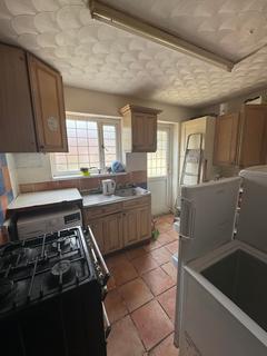 3 bedroom terraced house to rent, Luton, L