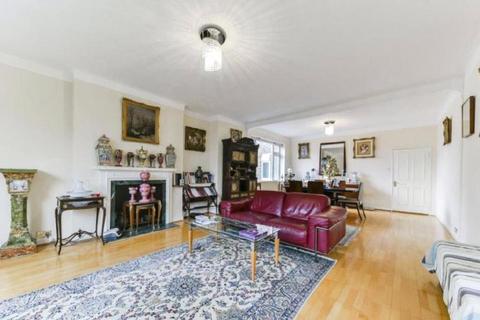 3 bedroom apartment for sale, Avenue Close, St John's Wood NW8