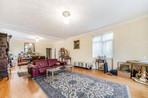 3 bedroom apartment for sale, Avenue Close, St John's Wood NW8