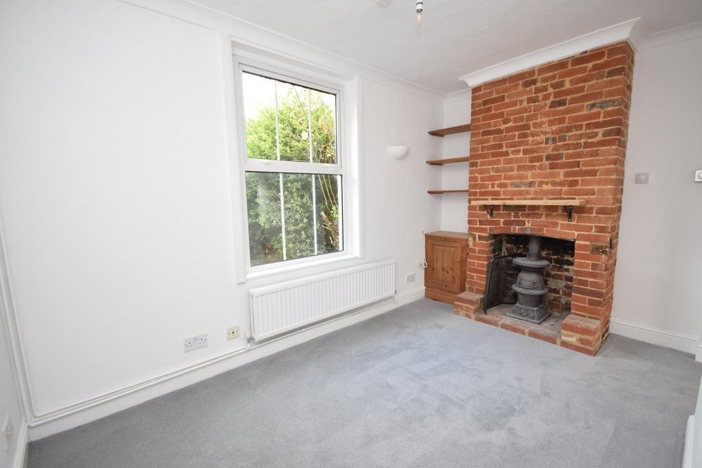 Long Garden Walk, Farnham, Surrey, GU9 2 bed end of terrace house to