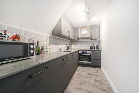 5 Smiths Yard, London, SW18 4HR