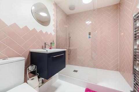 5 Smiths Yard, London, SW18 4HR