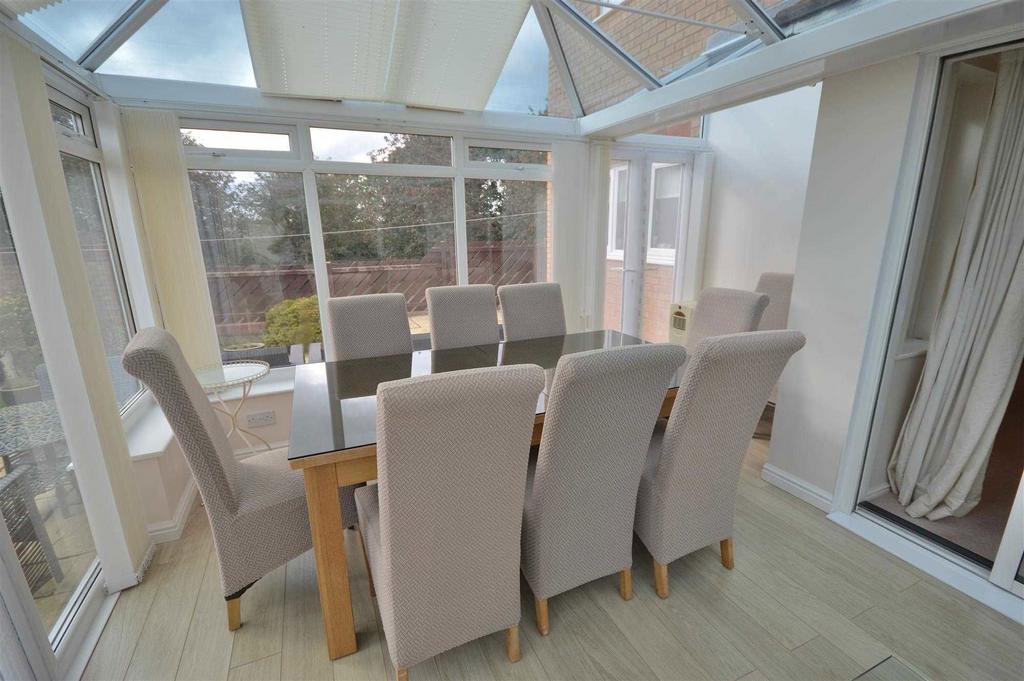 CONSERVATORY 3.48m (11&#39;5&#34;) x 3.33m...