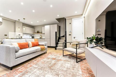 3 bedroom mews to rent, Rutland Mews, NW8