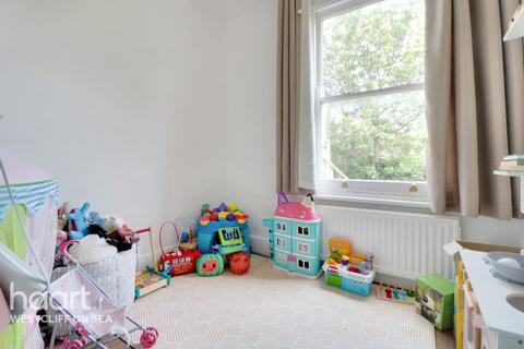 49 Lancaster Gardens, Southend-on-sea, SS1 2NS