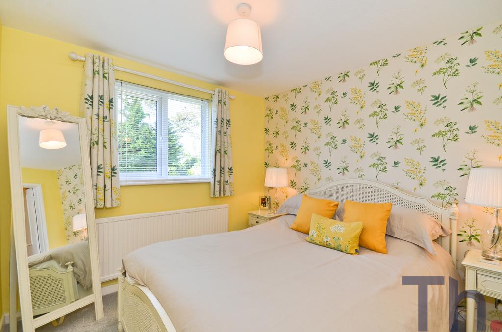 Bedroom 1 (2).JPG