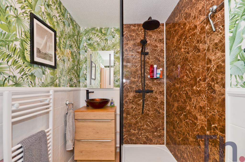 Shower Room.JPG