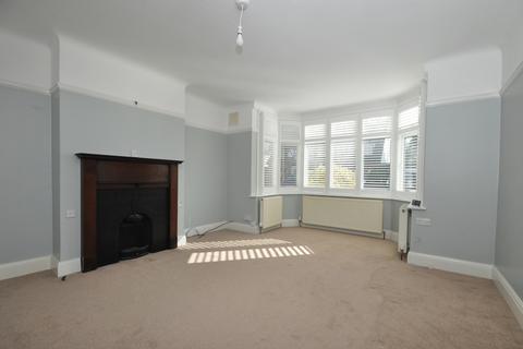 3 bedroom semi-detached house to rent, Wickham Avenue Croydon CR0
