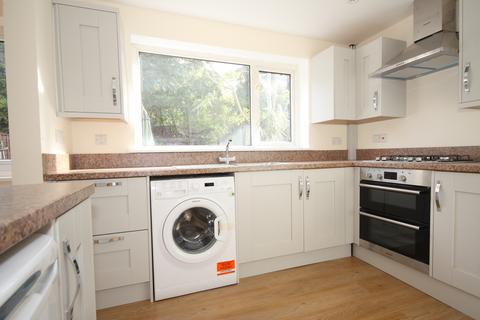 3 bedroom semi-detached house to rent, Knaphill, Woking GU21