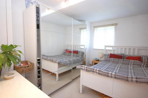 2 bedroom flat to rent, Offley Road, Oval SW9